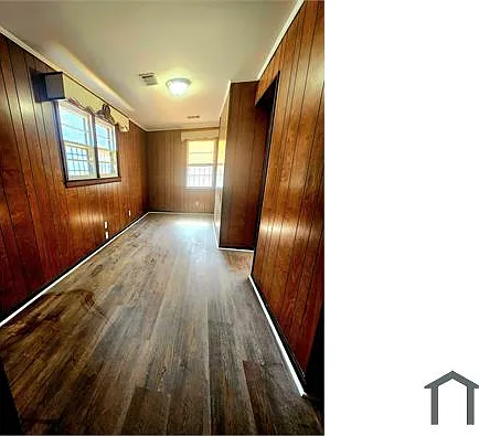 490 Hall St — Photo 6