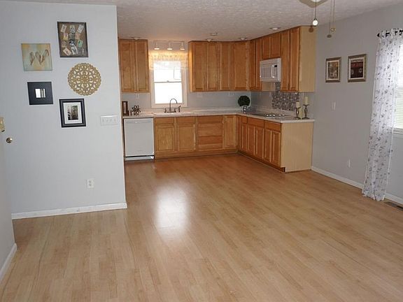 3rd image of 208 Randall Dr