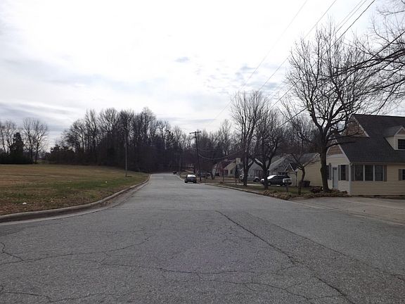 5th image of 2504 Vestal St