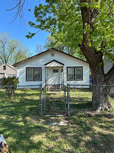 131 E Himes St Photo 1