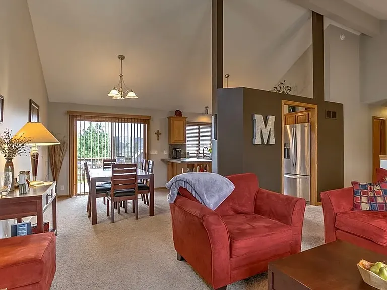 704 Tupelo Ln — Photo 4