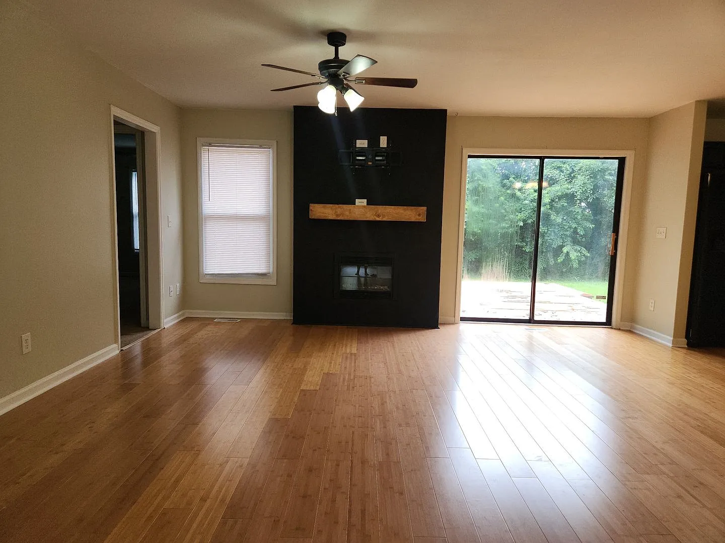 Updated 3 Bed / 2 Bath Ranch Minutes to Fort Campbell & I-24! — Photo 2