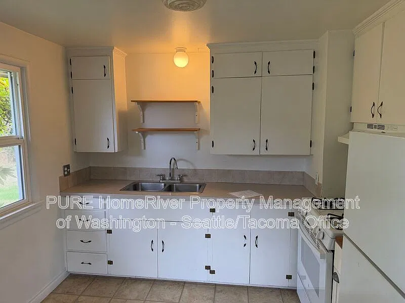 2 bed, 1.0 bath, 720 sqft, $2,200 — Photo 2