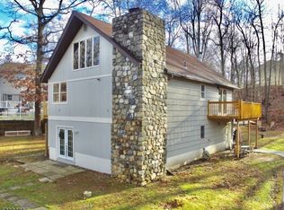 6 Chestnut Tree Dr, Highland Lakes, NJ 07422