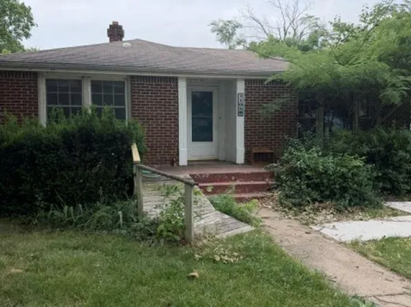 105 N Park St, Winfield, KS 67156