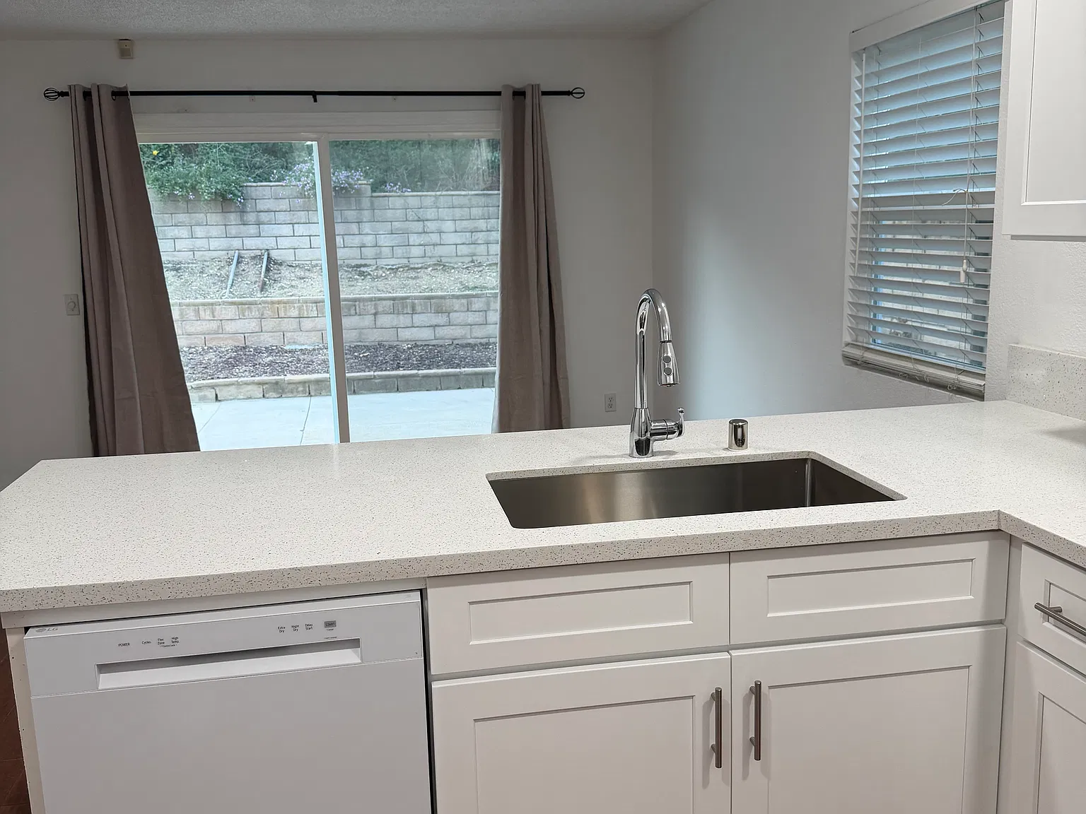 4 bed, 2.5 bath, 1608 sqft, $3,350 — Photo 4