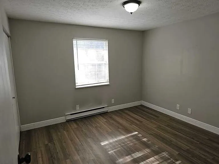 Willow Run Apartments — Photo 16