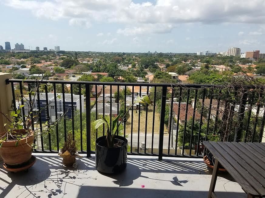 HUGE PRIVATE BALCONY VIEW