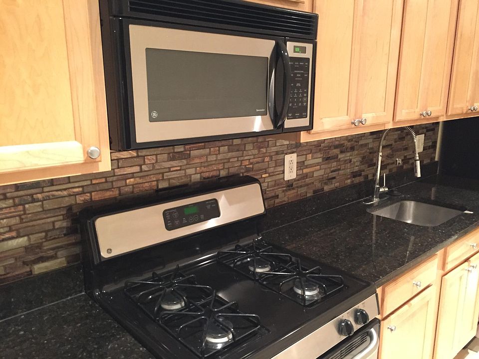 2nd image of 424 Evarts St NE APT 4