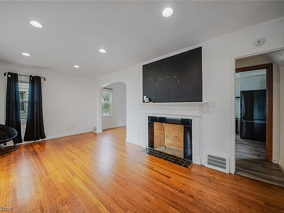 3rd image of 18400 Maple Heights Blvd