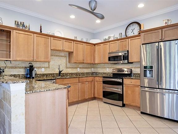 5th image of 180 Valencia Cir
