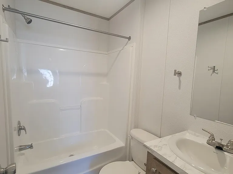 115 W Everett St — Photo 21