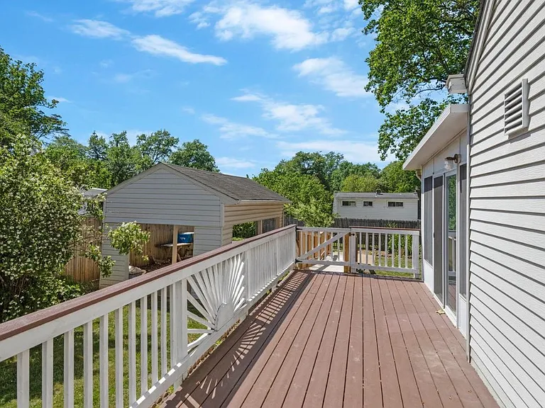 4038 Poplar St — Photo 12