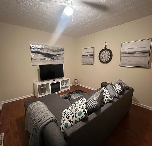 4030 Hill Station Ct — Photo 8