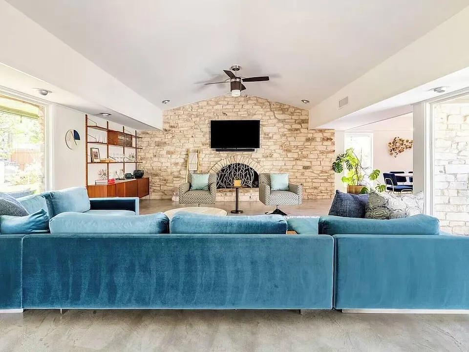 6102 Cherrylawn Cir