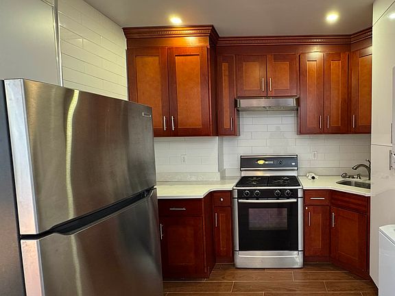 5th image of 425 E 12th St #4A