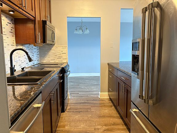3rd image of 3930 N Pine Grove Ave APT 1203