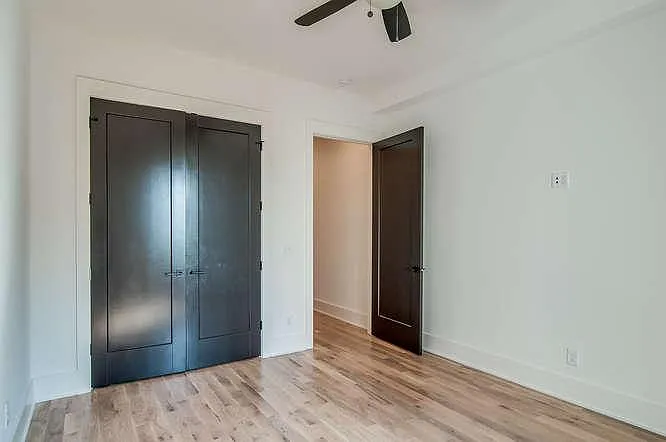 4 bed, 3233 sqft, $5,200 — Photo 2