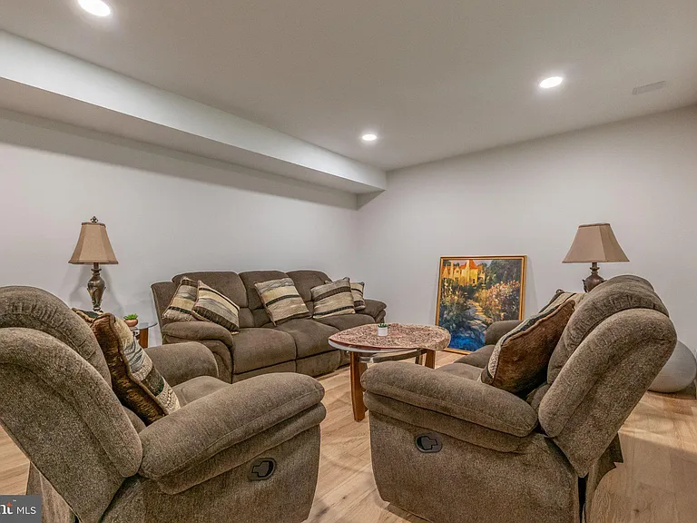 8321 Raymond Ln — Photo 29
