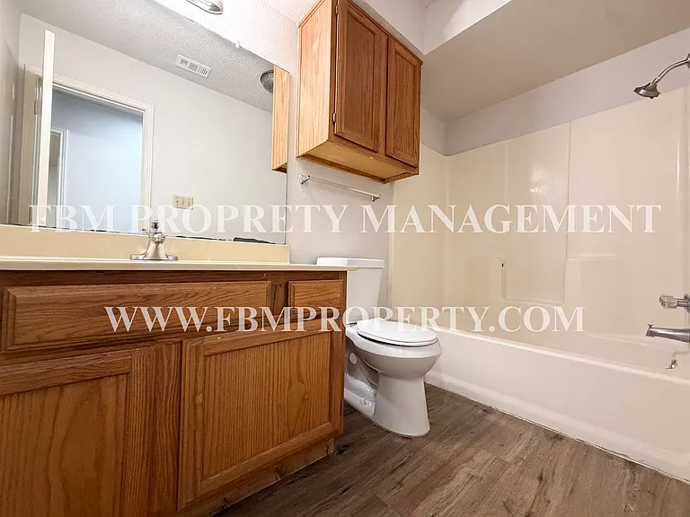 221 Highland Ave #A — Photo 8