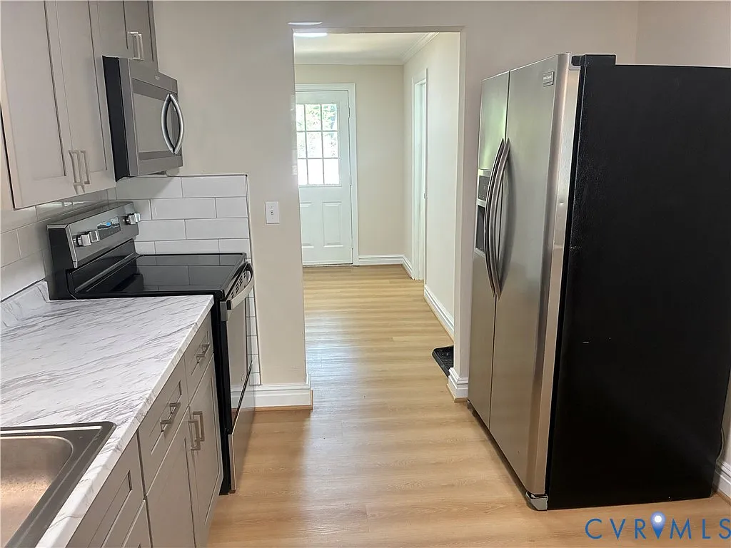 3 bed, 1.5 bath, 1060 sqft, $1,600 — Photo 3
