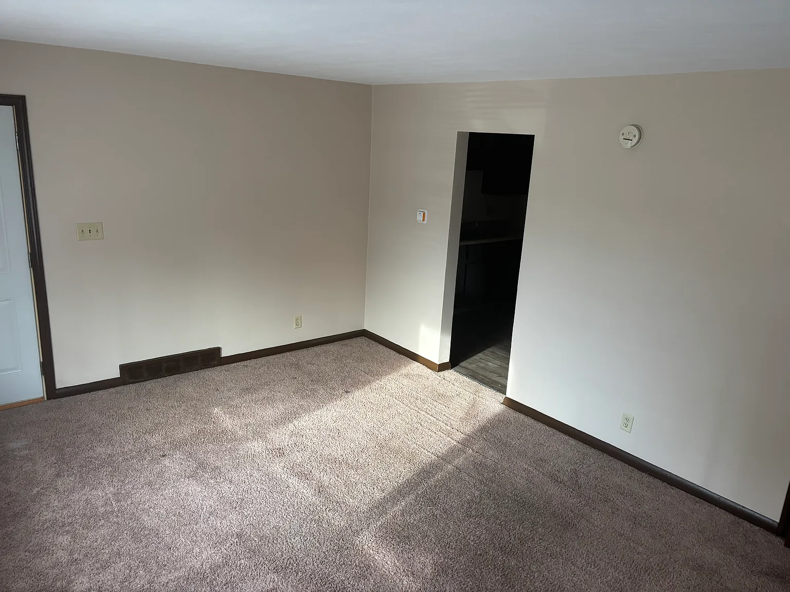 2 bed, 750 sqft, $975 — Photo 3