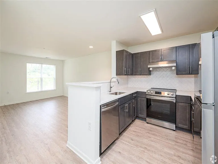 601 E Randolph Rd — Photo 1