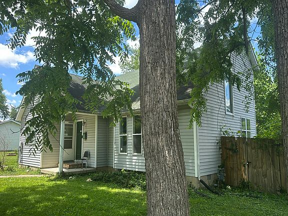 2nd image of 420 Union St