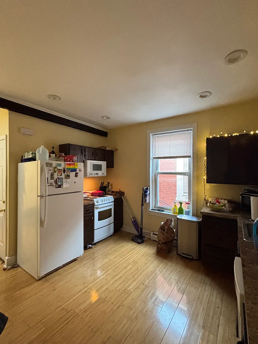 Building Photo - 3327 Spring Garden St #3