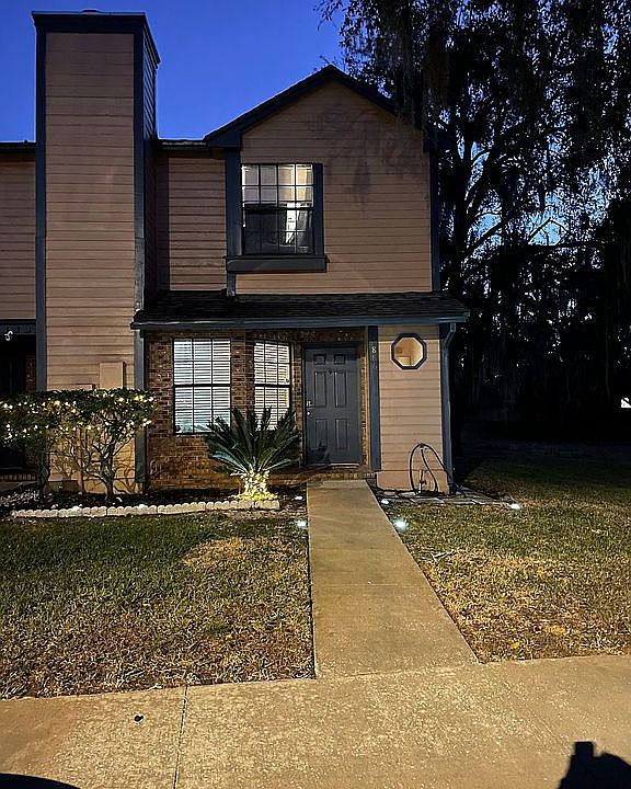 1st image of 886 Commonwealth Ct