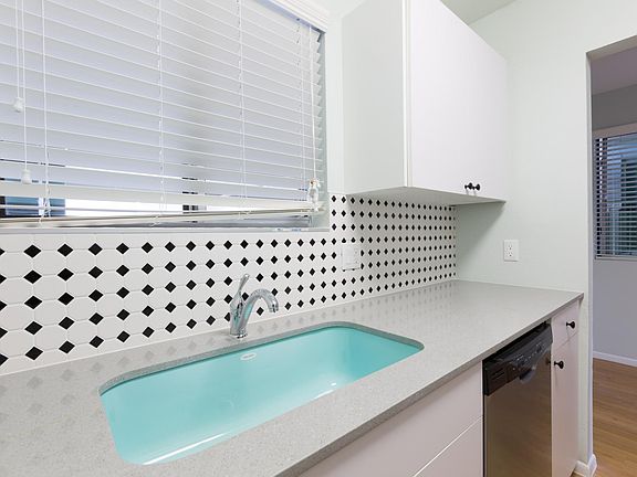 3rd image of 325.5 W Pasadena Ave #12