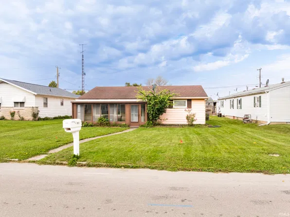 1417 N High St, Hartford City, IN 47348