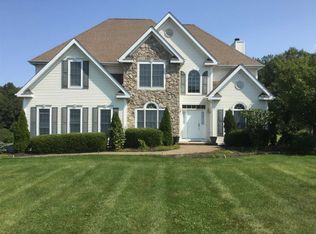 39 Autumn Chase Dr, Hopewell Junction, NY 12533