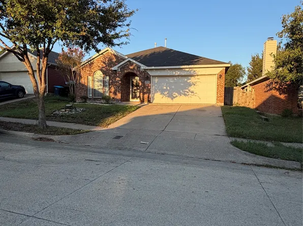 8729 Muir Dr, Fort Worth, TX 76244