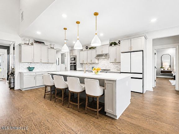 3rd image of 7448 Live Oak Manor Cv