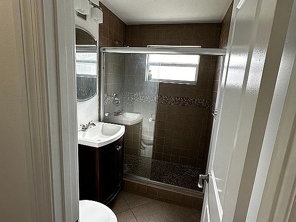 5th image of 323 Northlake Dr