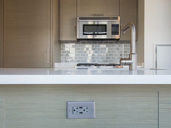 5th image of 555 10th Ave APT 41D