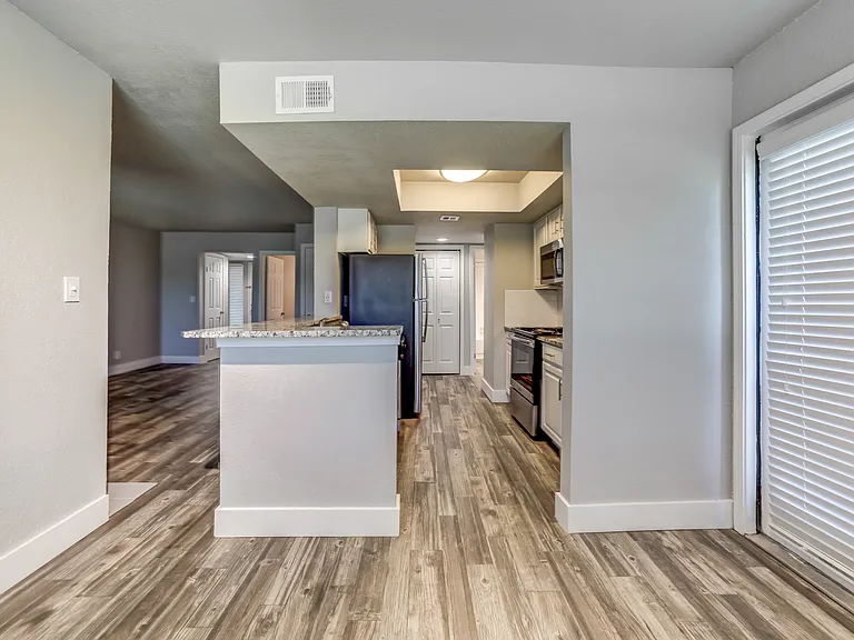 Waterside Apartments Tulsa — Photo 16