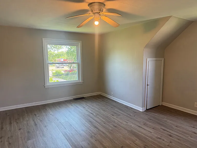 3117 Louise St — Photo 12