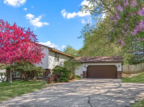 4220 Victoria St N, Shoreview, MN 55126