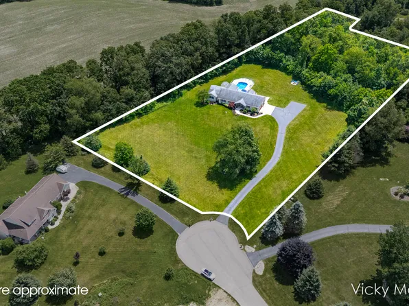 817 Pheasant Ridge Dr, Hastings, MI 49058
