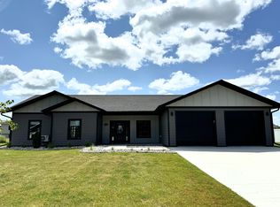 514 Lincoln St SE, Warroad, MN 56763