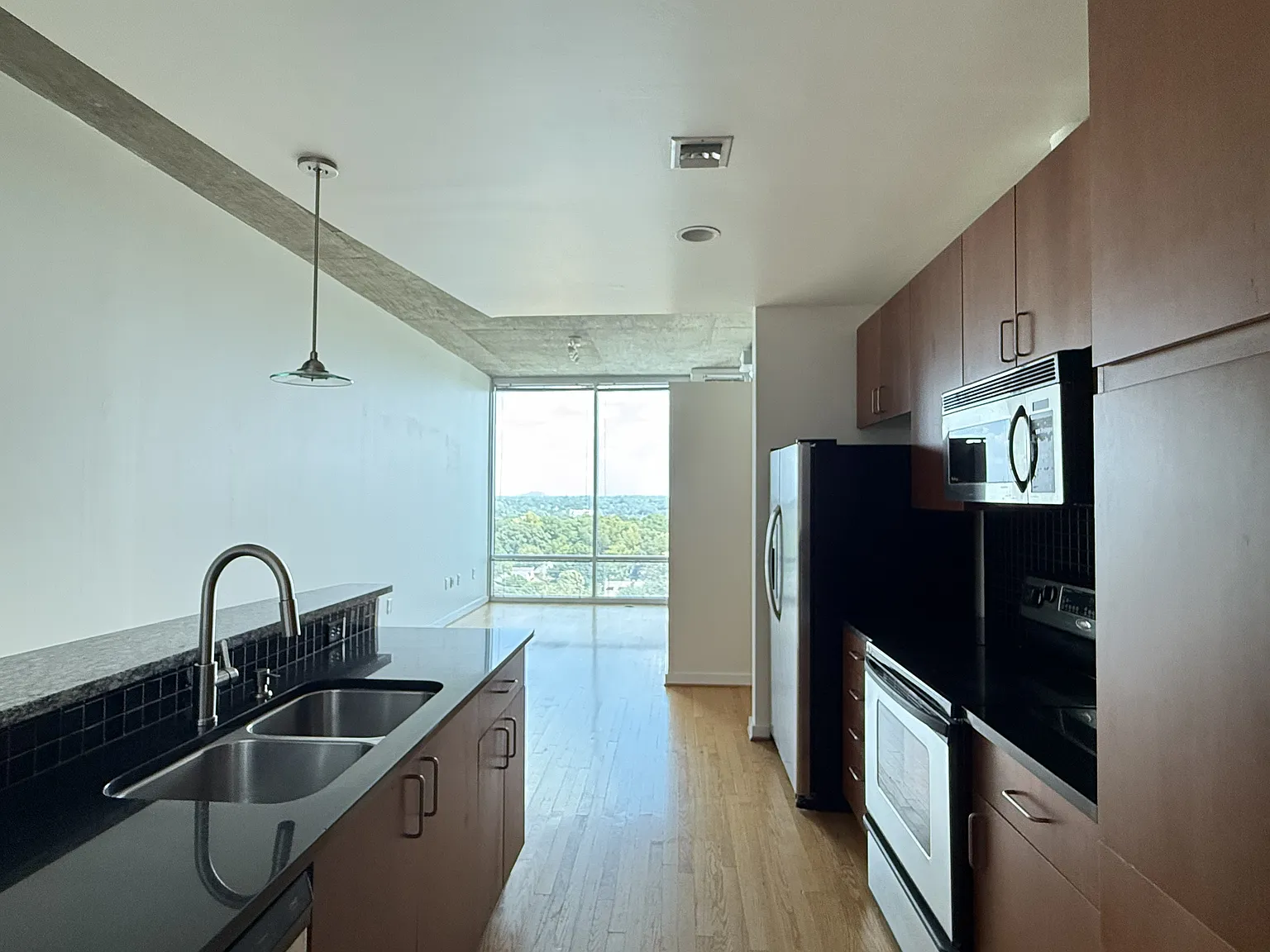 1 bed, 683 sqft, $1,800 — Photo 2