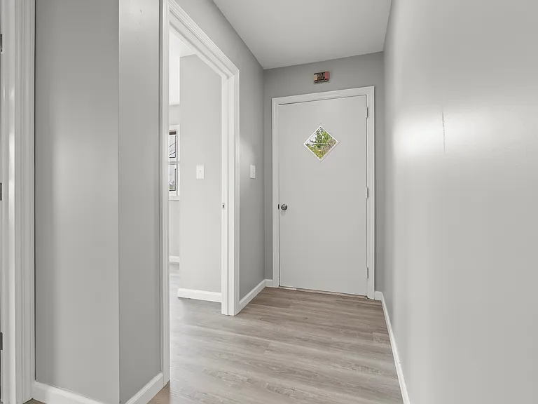 615 Fairmount Dr — Photo 5
