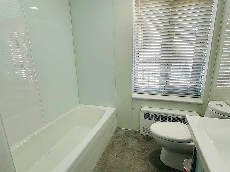188 E 64th St #1506 — Photo 16