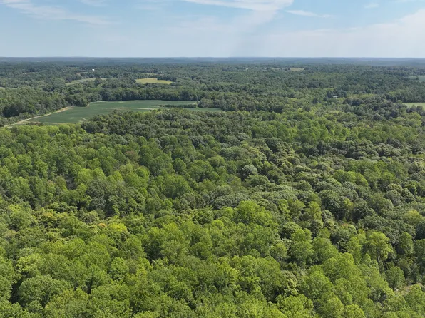 3 Fiscus Cemetery Rd, Coal City, IN 47427