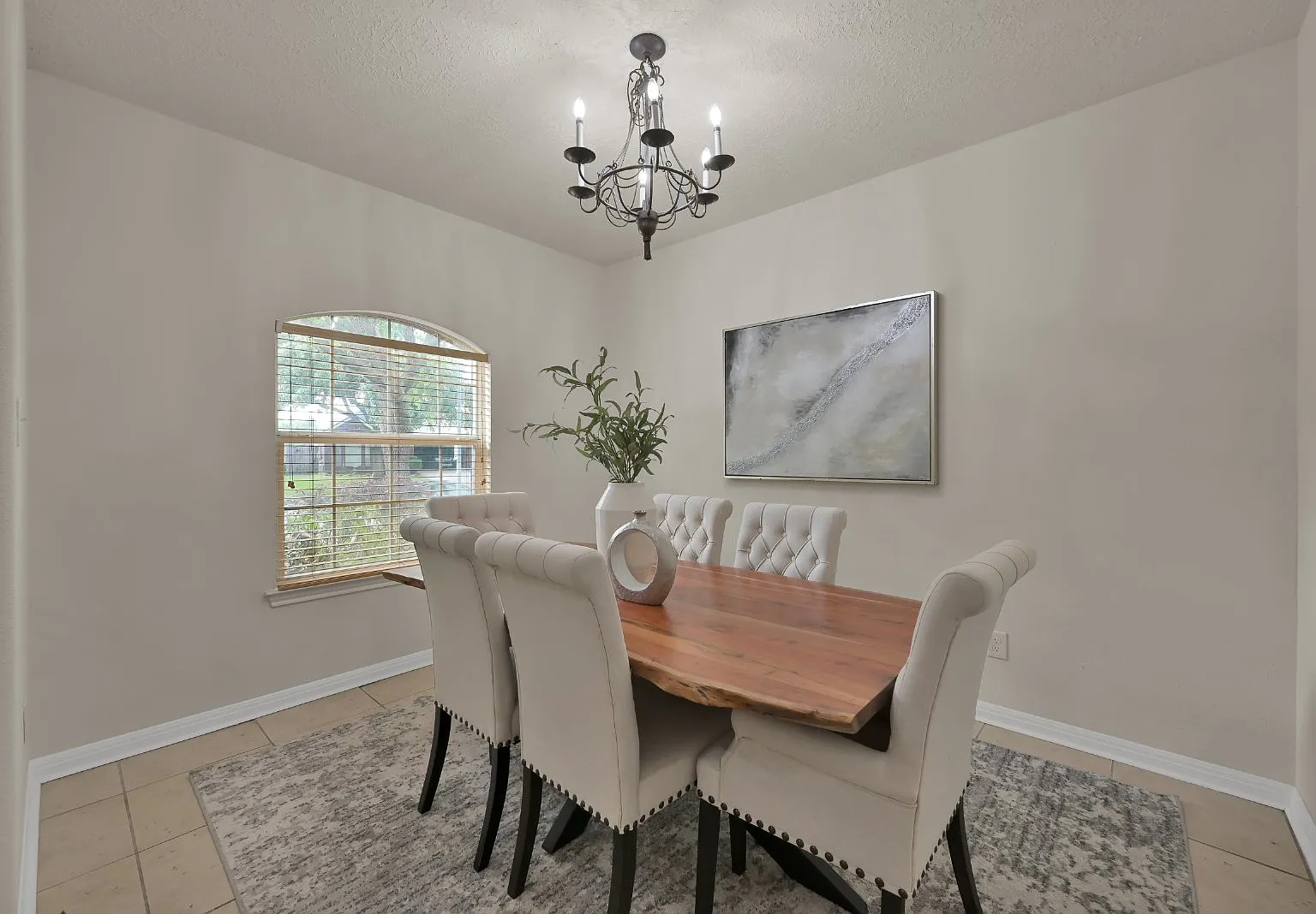 4 bed, 2.5 bath, 2200 sqft, $1,995 — Photo 4