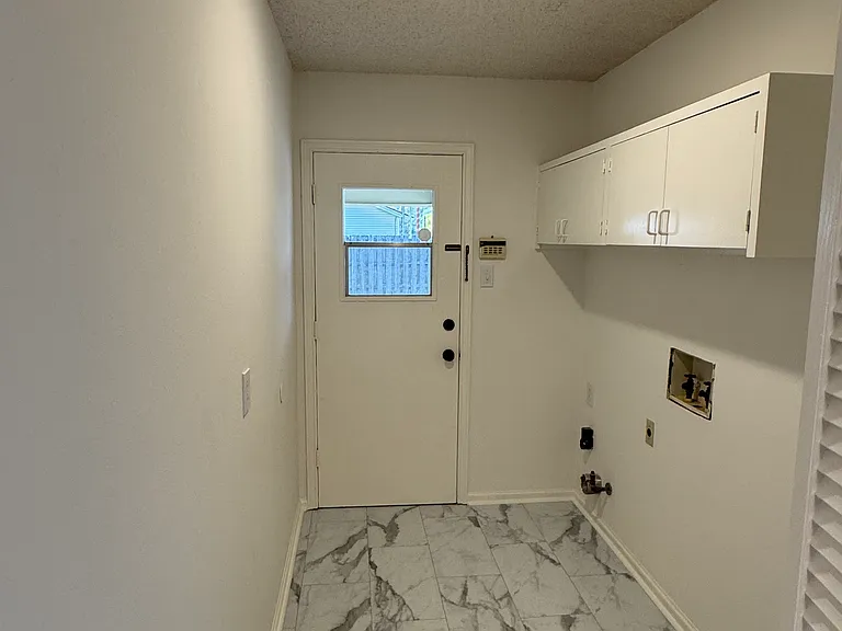 1413 Briarhurst Dr — Photo 23