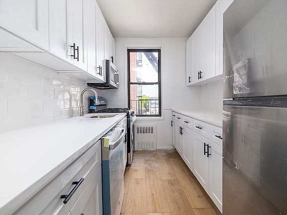 5th image of 1040 Neilson St APT 2C