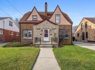 854 N 17th St, Manitowoc, WI 54220